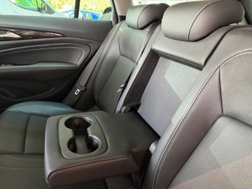 Bild 18 Opel Insignia B Sports Tourer Business Innovation AHK