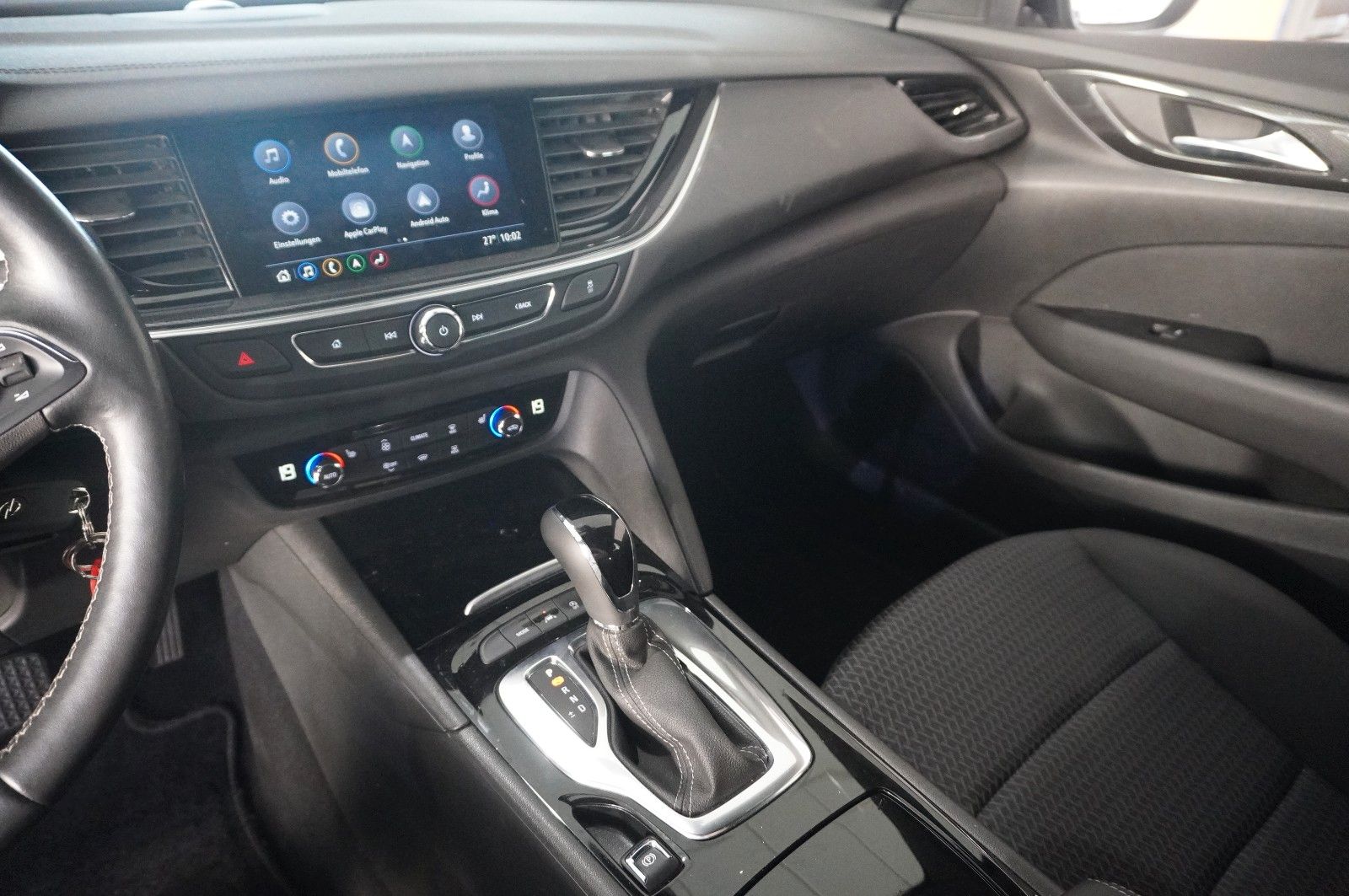 Fahrzeugabbildung Opel Insignia B ST 2.0T ELEGANCE NAVI/LED/VIRT./DAB+