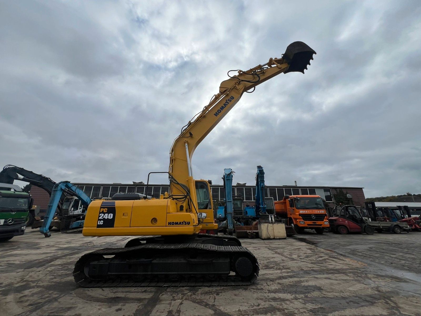 Fahrzeugabbildung Komatsu PC 240 LC-8 /Hammerleitung/ AC /