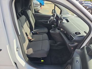 Bild 13 Opel Combo E Cargo Basis Musikstreaming DAB Verkehrsz