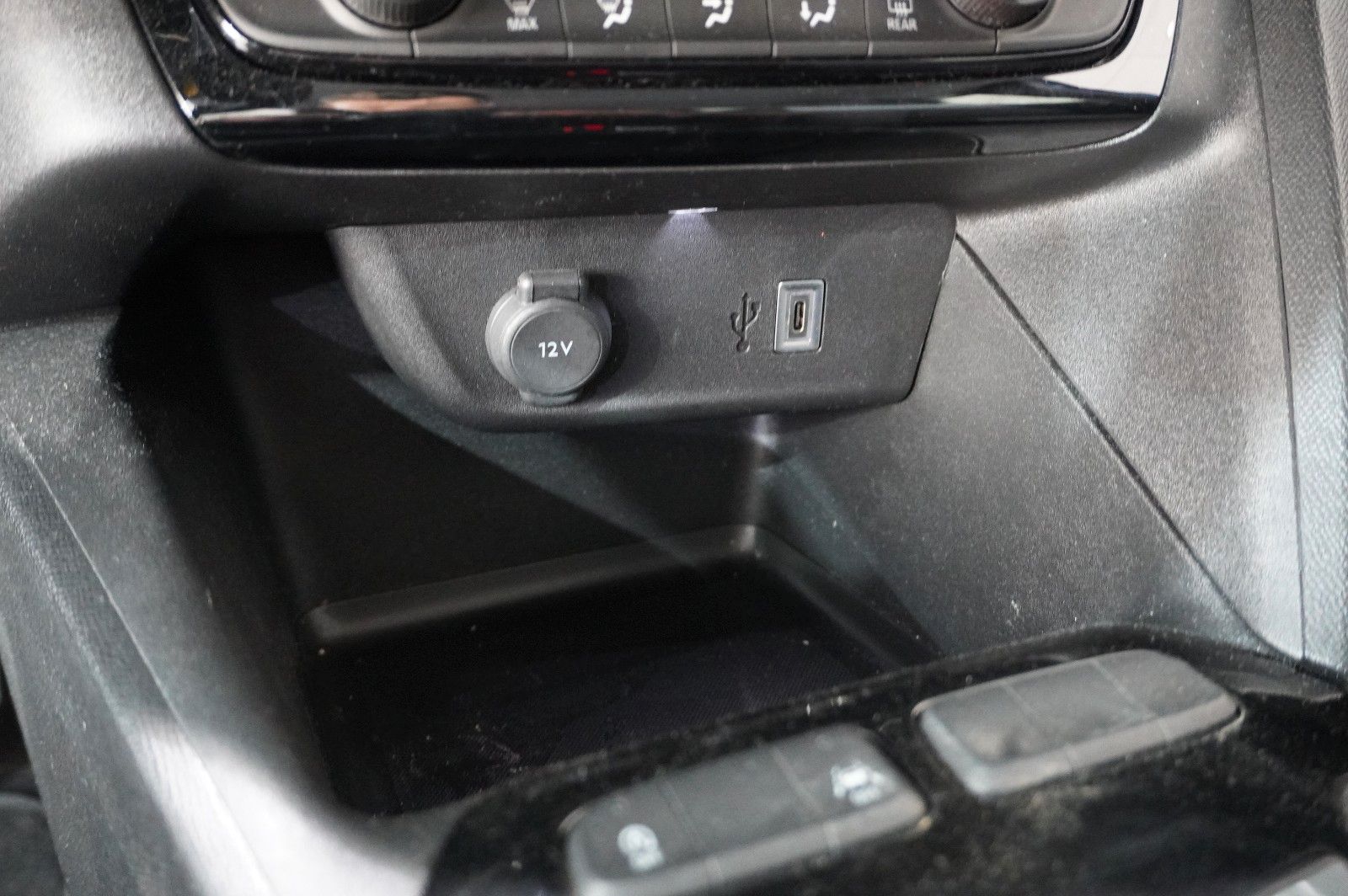 Fahrzeugabbildung Opel Corsa F 1.2T EDITION NAVI/LED/SPORT/SHZ/PDC/DAB+