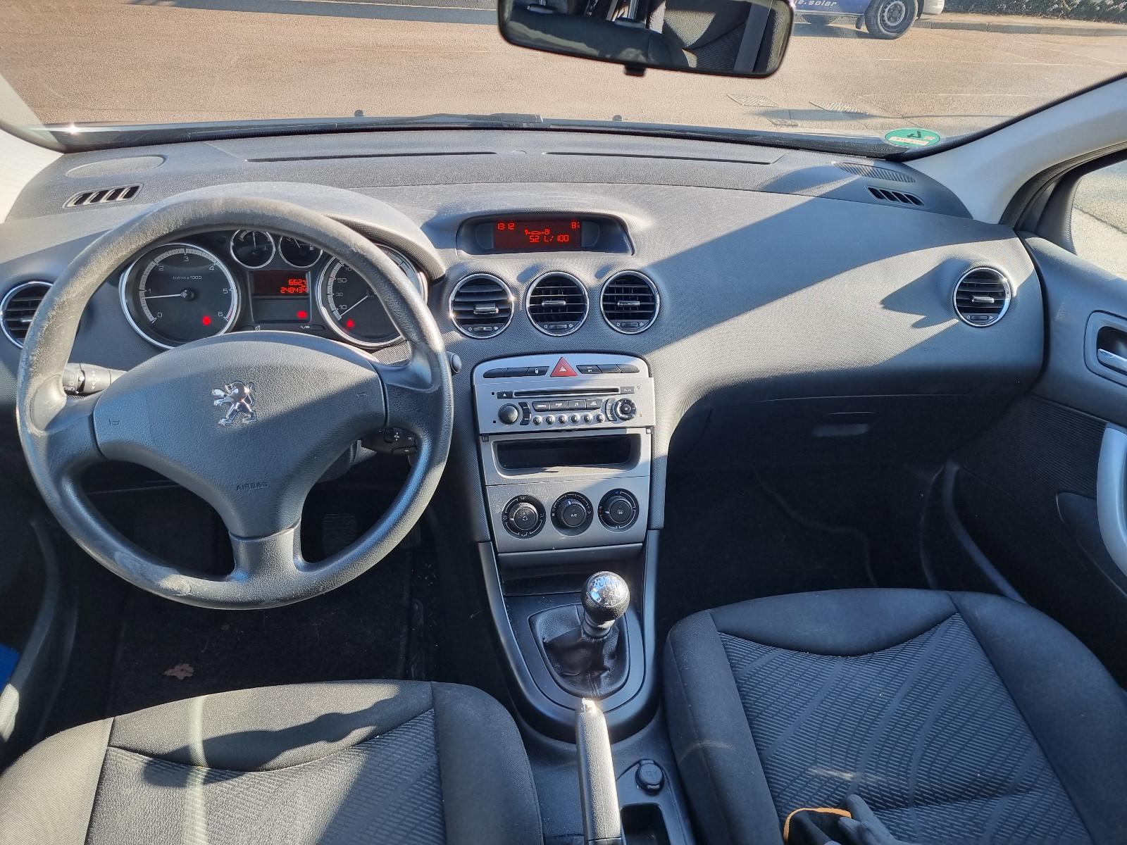 Peugeot 308 2011 — photo 19