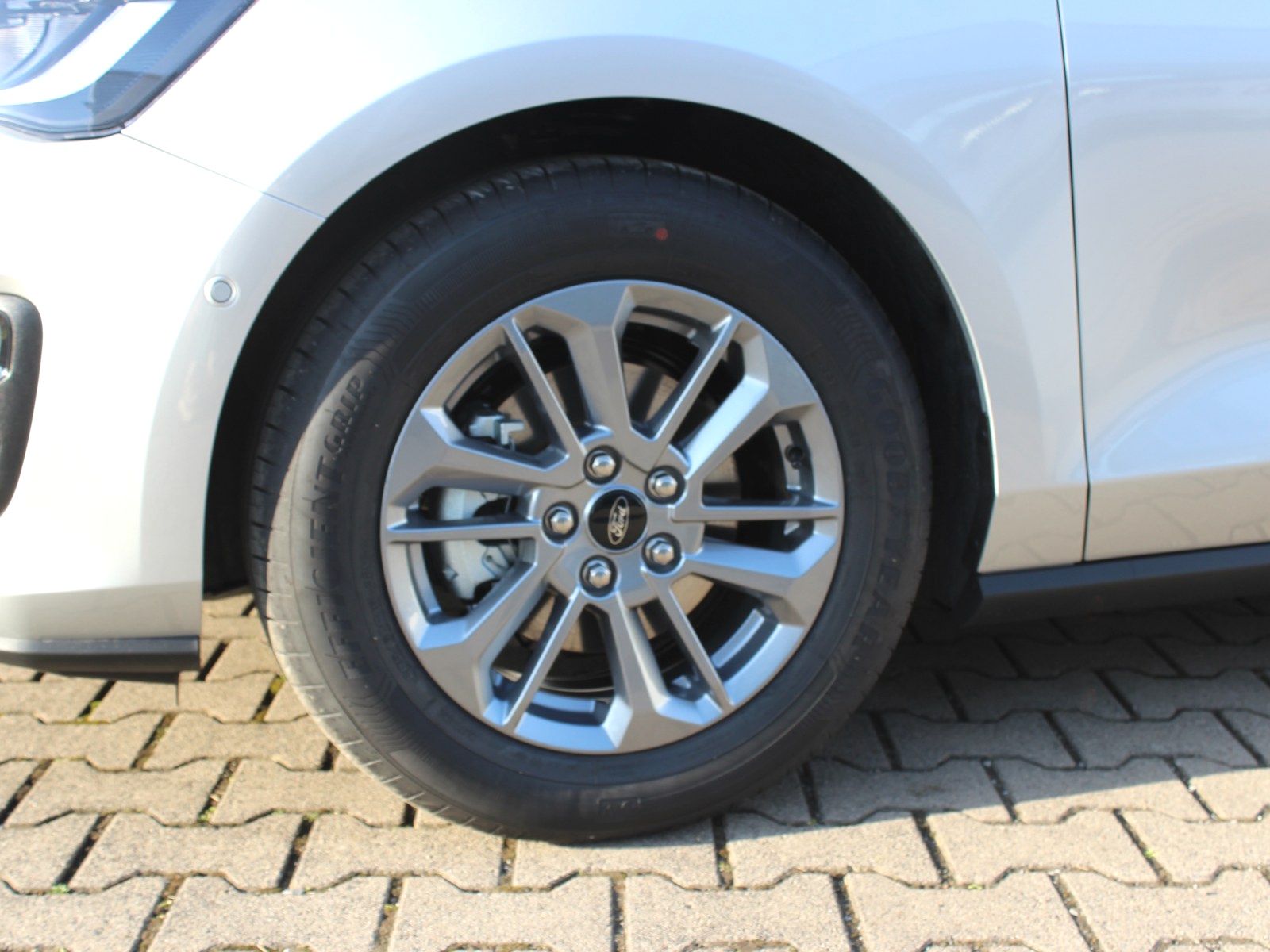 Fahrzeugabbildung Ford Focus Titanium X 1,0 EcoBoost MildHybrid