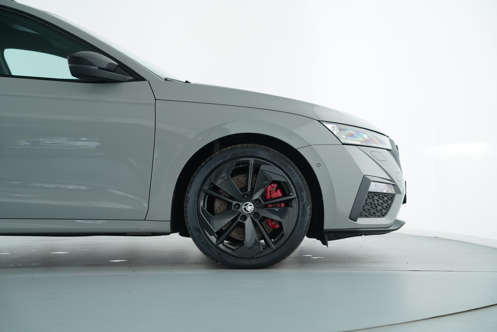 Skoda OCTAVIA COMBI RS 2.0TSI DSG HEAD-UP+SCHECKHEFT