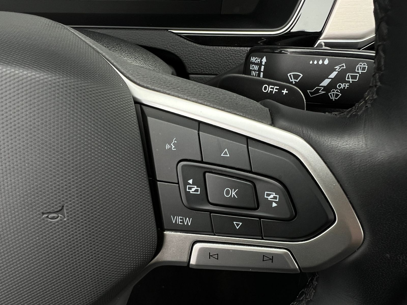 Fahrzeugabbildung Volkswagen Passat Variant Elegance 1.5 TSI DSG *LED, Digita