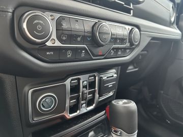Jeep WRANGLER MY25 Sahara 4x4 AT8 LED KAMERA NAVI