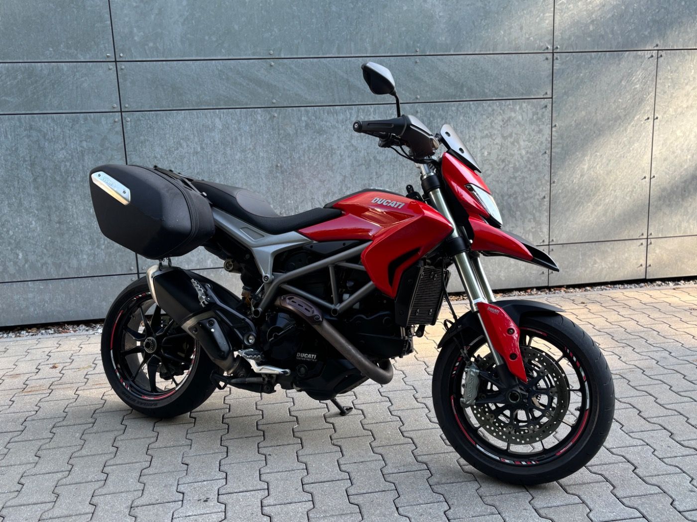 Fahrzeugabbildung Ducati Hyperstrada 821