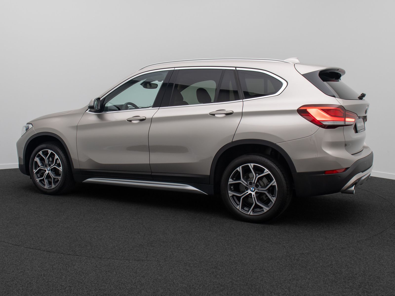 Fahrzeugabbildung BMW X1 sD20i xLine DAB LED M Sportlenkr Leder 18Zoll
