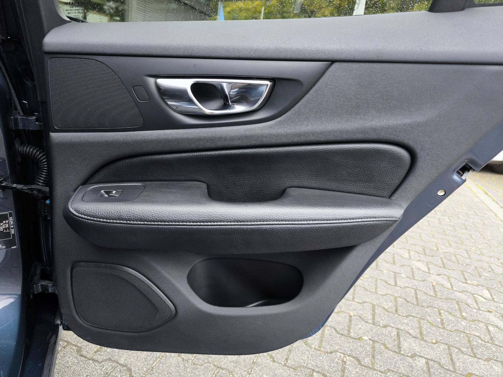 Fahrzeugabbildung Volvo V60 Momentum VIRTU+NAVI+SHZ+LEDER+KAM+TEMP+AHK+