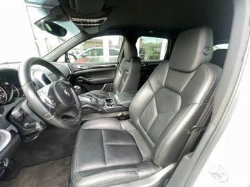 Porsche Cayenne - 9