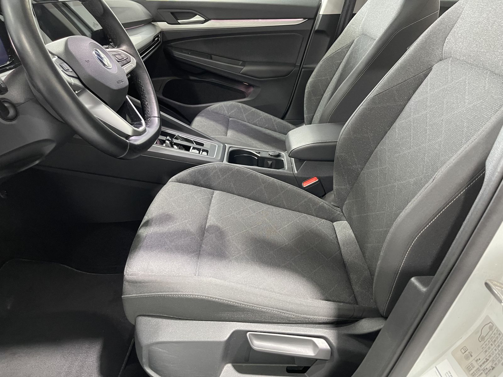 Fahrzeugabbildung Volkswagen Golf 2.0 TDI*Life*LED*Navi*ACC*Lane*PDC*SHZ*