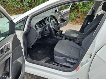 Volkswagen Golf - 10