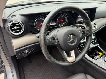 Mercedes E 220 - 8