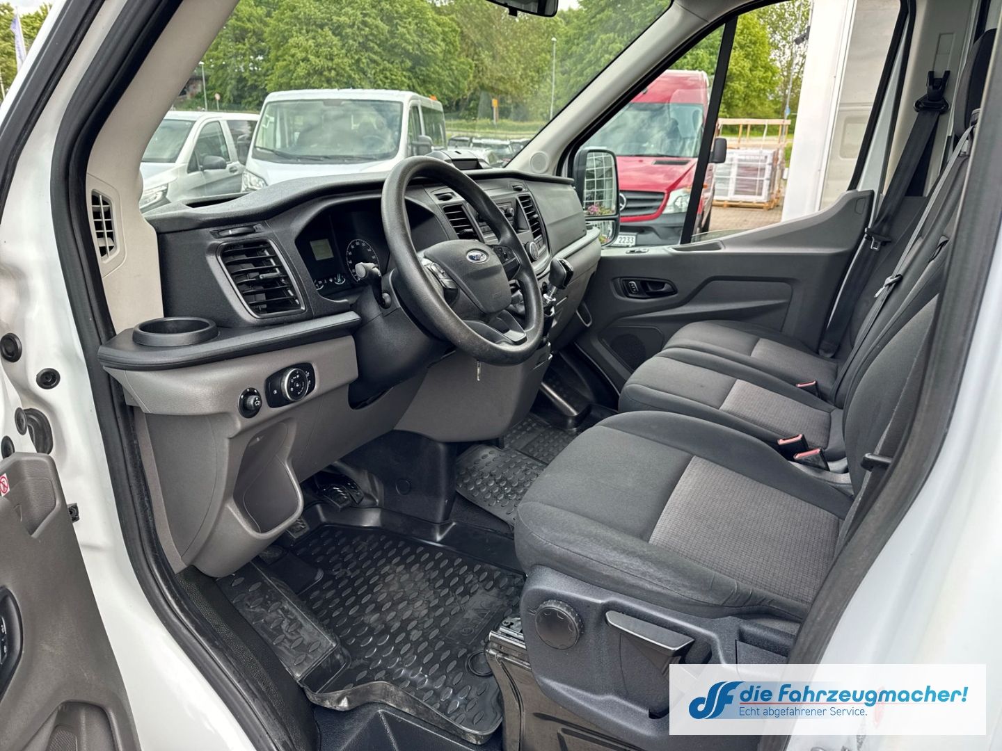 Fahrzeugabbildung Ford Transit Pritsche 310 L2 Doppelkabine AHK DAB Tel