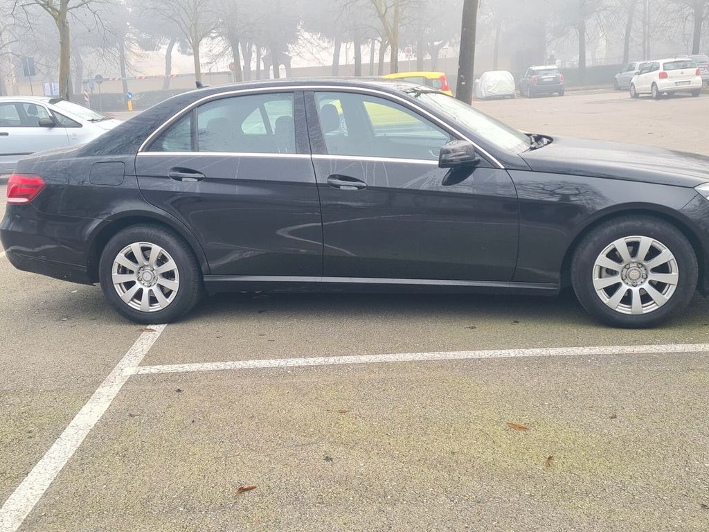 Image of Mercedes-Benz E 200