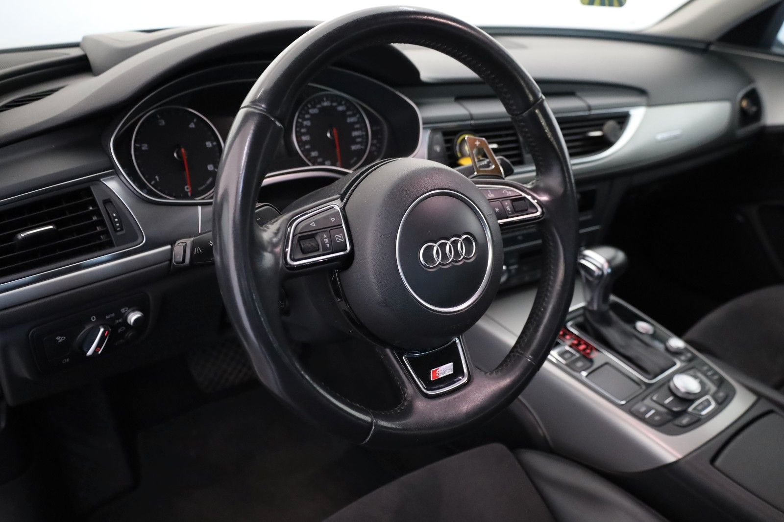 Fahrzeugabbildung Audi A6 Avant 3.0 TDI quattro S-Line,HUD,BOSE