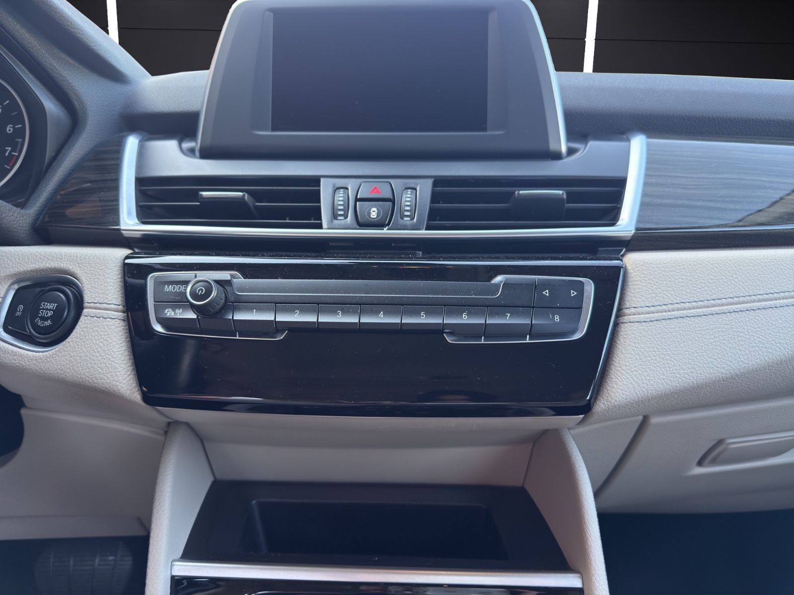 Fahrzeugabbildung BMW 225 Active Tourer*Luxury-Line*Navi*Kamera*