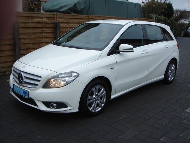 Mercedes-Benz B 180 EDITION-WHITE+NAVI+R-CAM+ALU+TOP