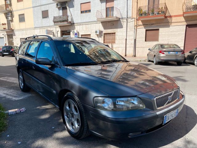 Volvo VOLVO V70 2.4 D5 20V cat MOMENTUM TAGLIANDI CERT