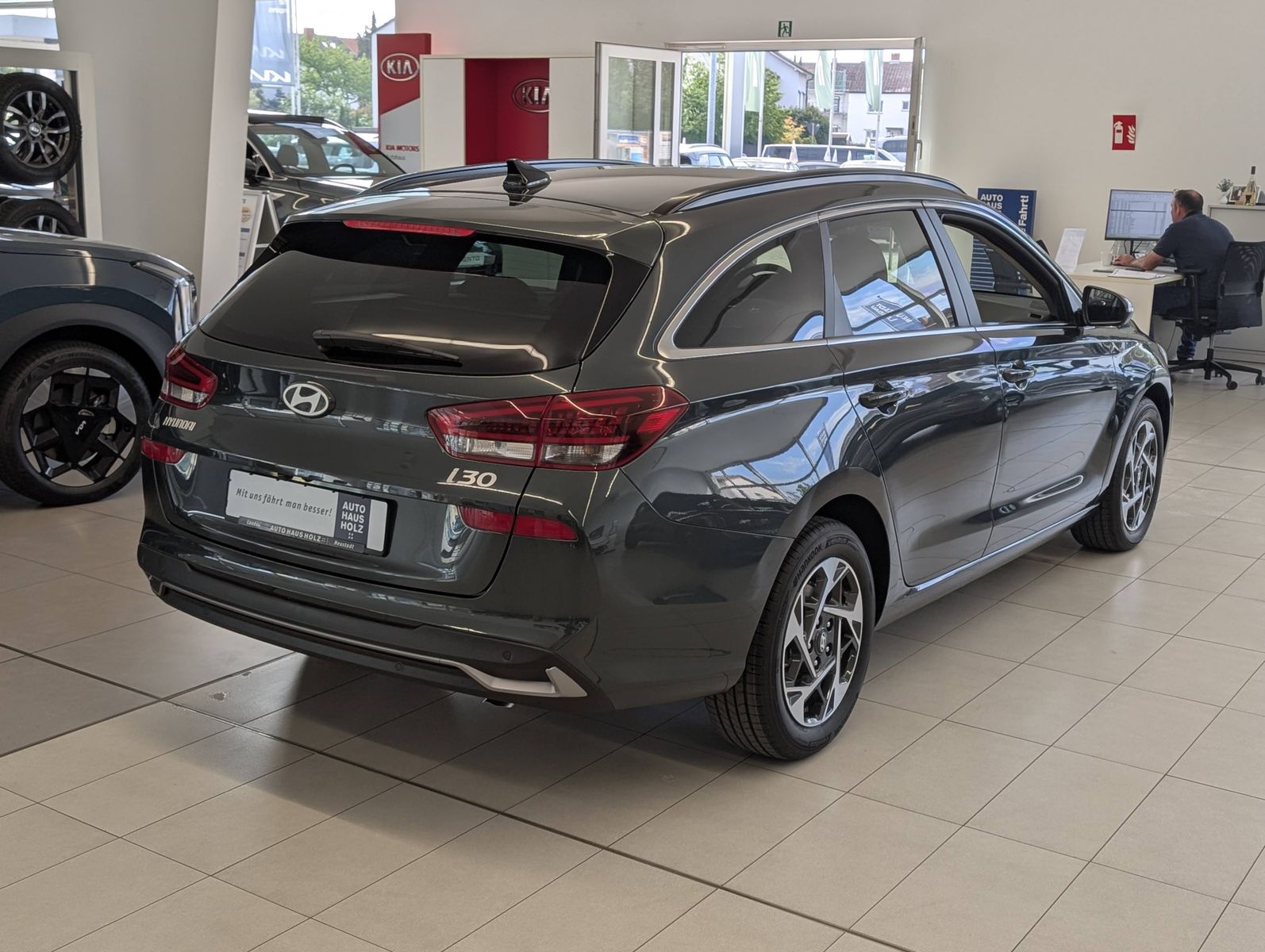 HYUNDAI i30 Kombi 1.6 T-GDI Trend Automatik SHZ Navi – Bild 4