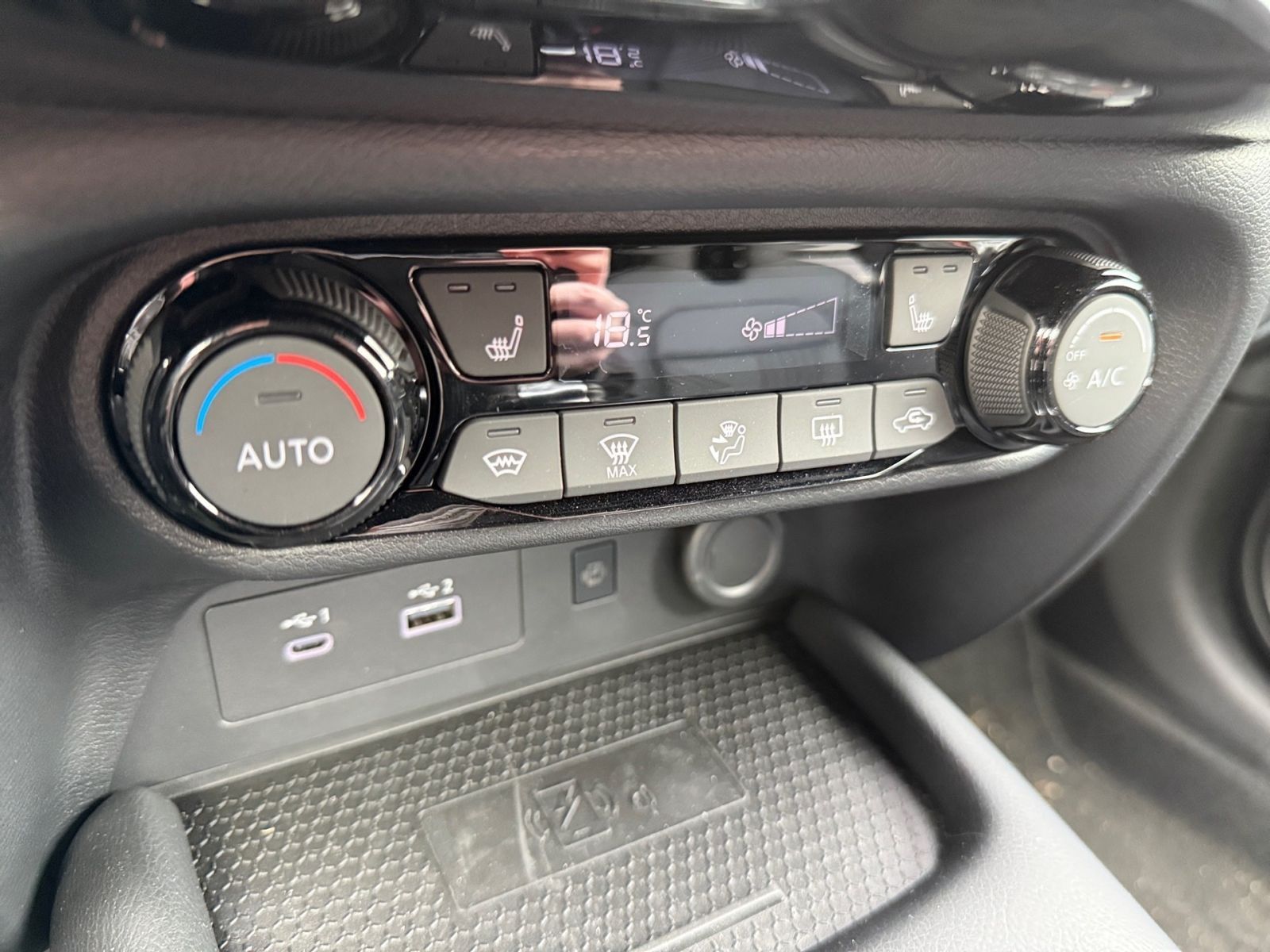 Fahrzeugabbildung Nissan Juke 1.6 Hybrid Tekna Hybrid *ALLWETTER*BOSE*LED