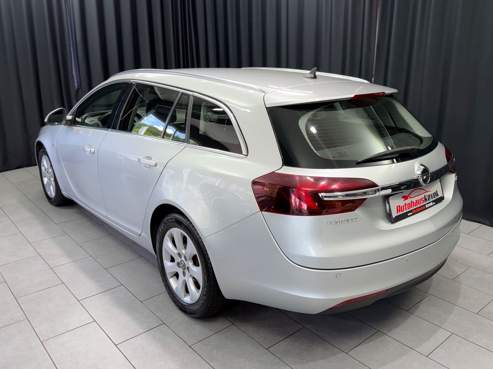 Fahrzeugabbildung Opel Insignia Sports Tourer Innovation|AUTOMATIK|RFK