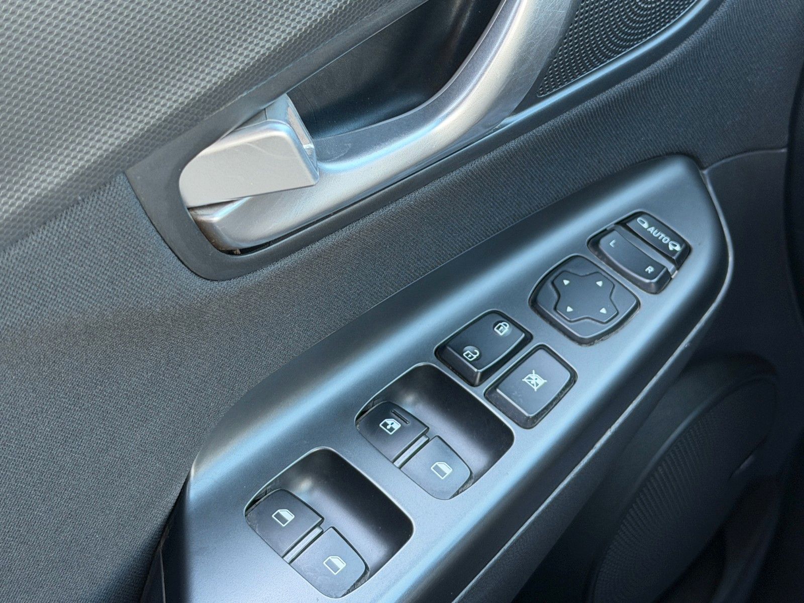 Fahrzeugabbildung Hyundai Hyundai KONA 1.6 GDi Hybrid Trend *Navi*LED*RFK*
