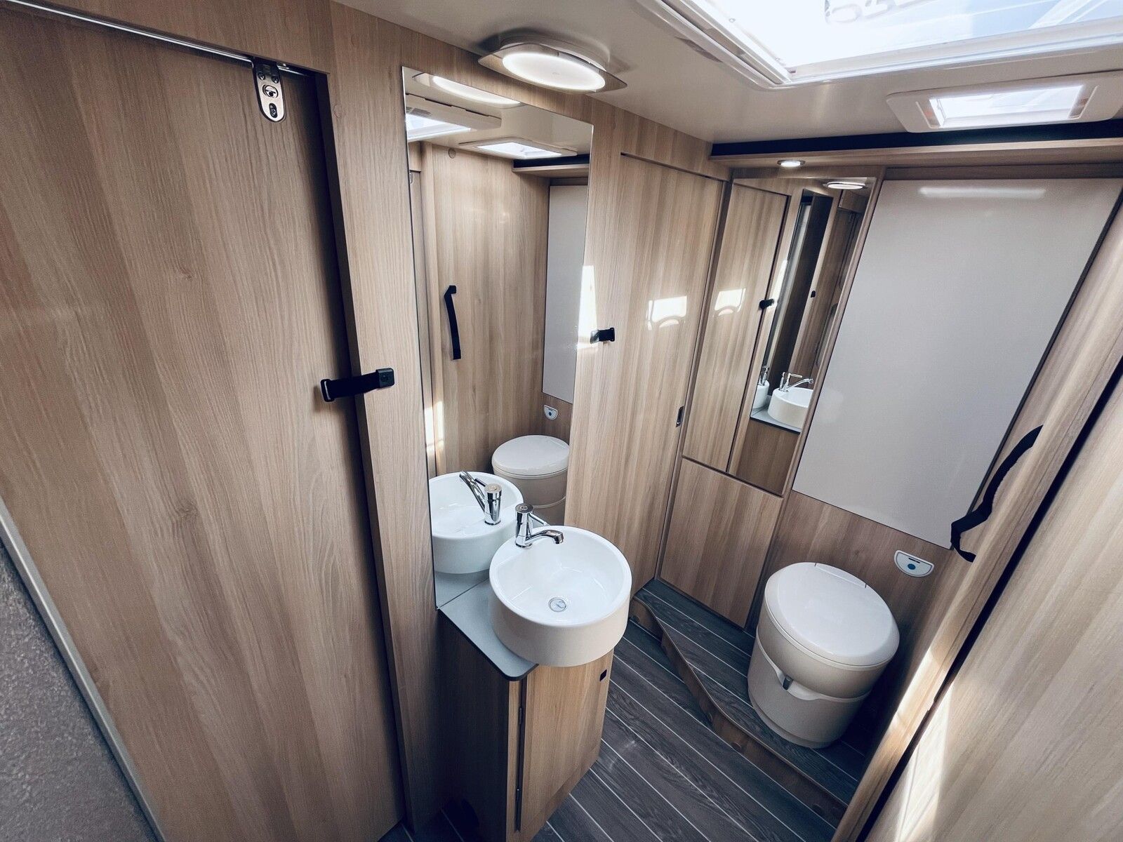 Fahrzeugabbildung NobelART T 6000 Ford