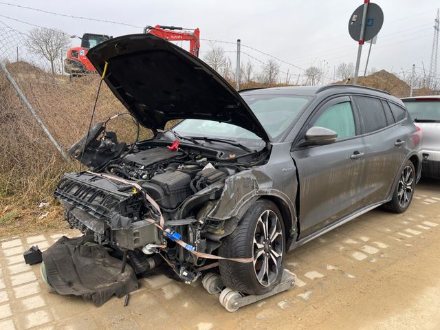 Ford Focus Turnier Active *PANO*NAVI*CARPLAY*TEMP*LED