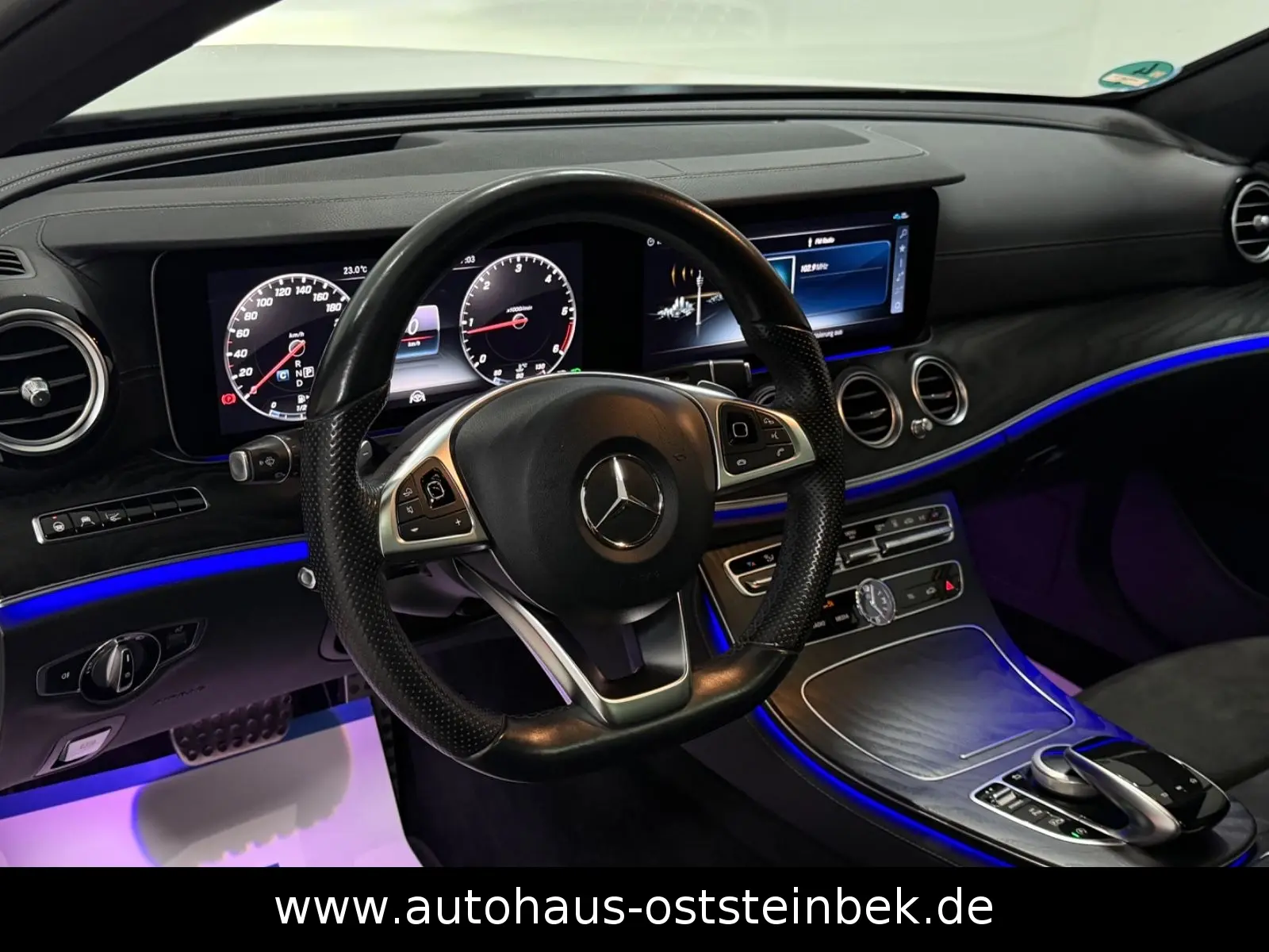 Mercedes-Benz E 220 d T 4MATIC/AMG-LINE/NIGHT/PANO/WIDESC/LED/