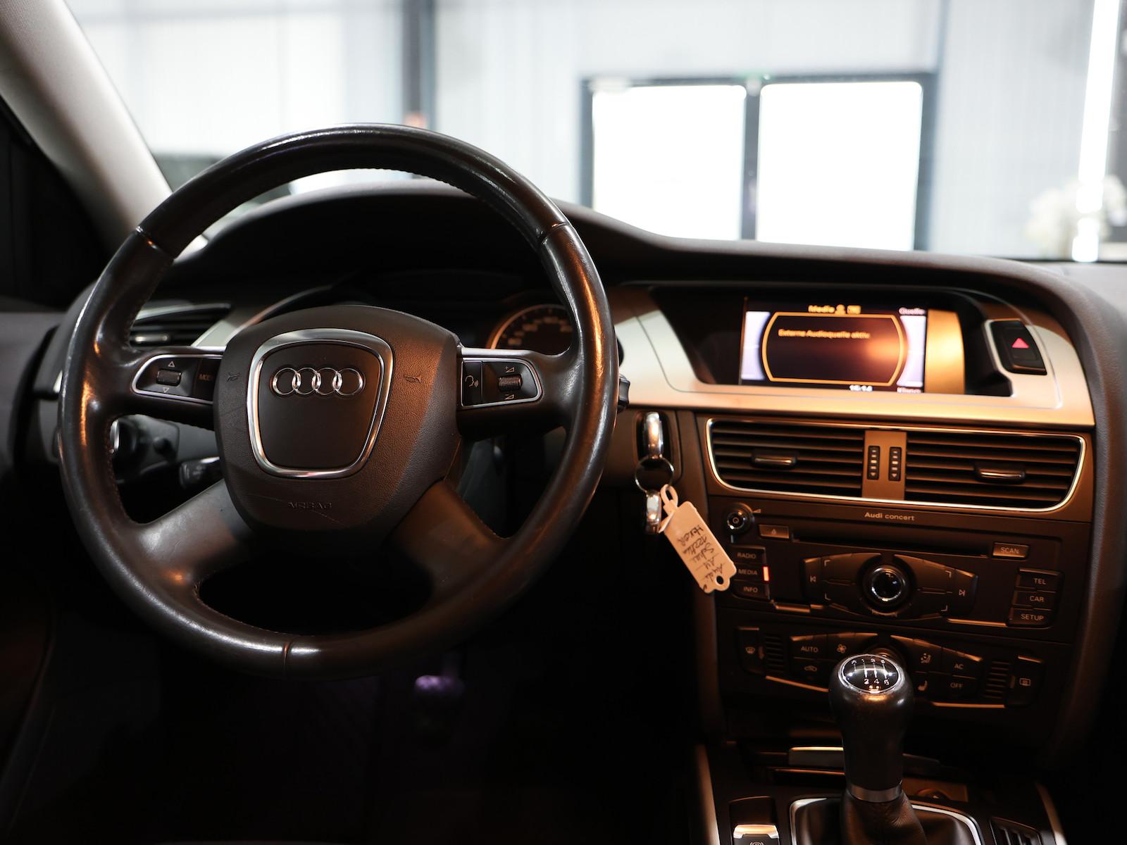 Audi A4 Avant 1.8 TFSI AMBIENTE / PANORAMA / BI-XENON