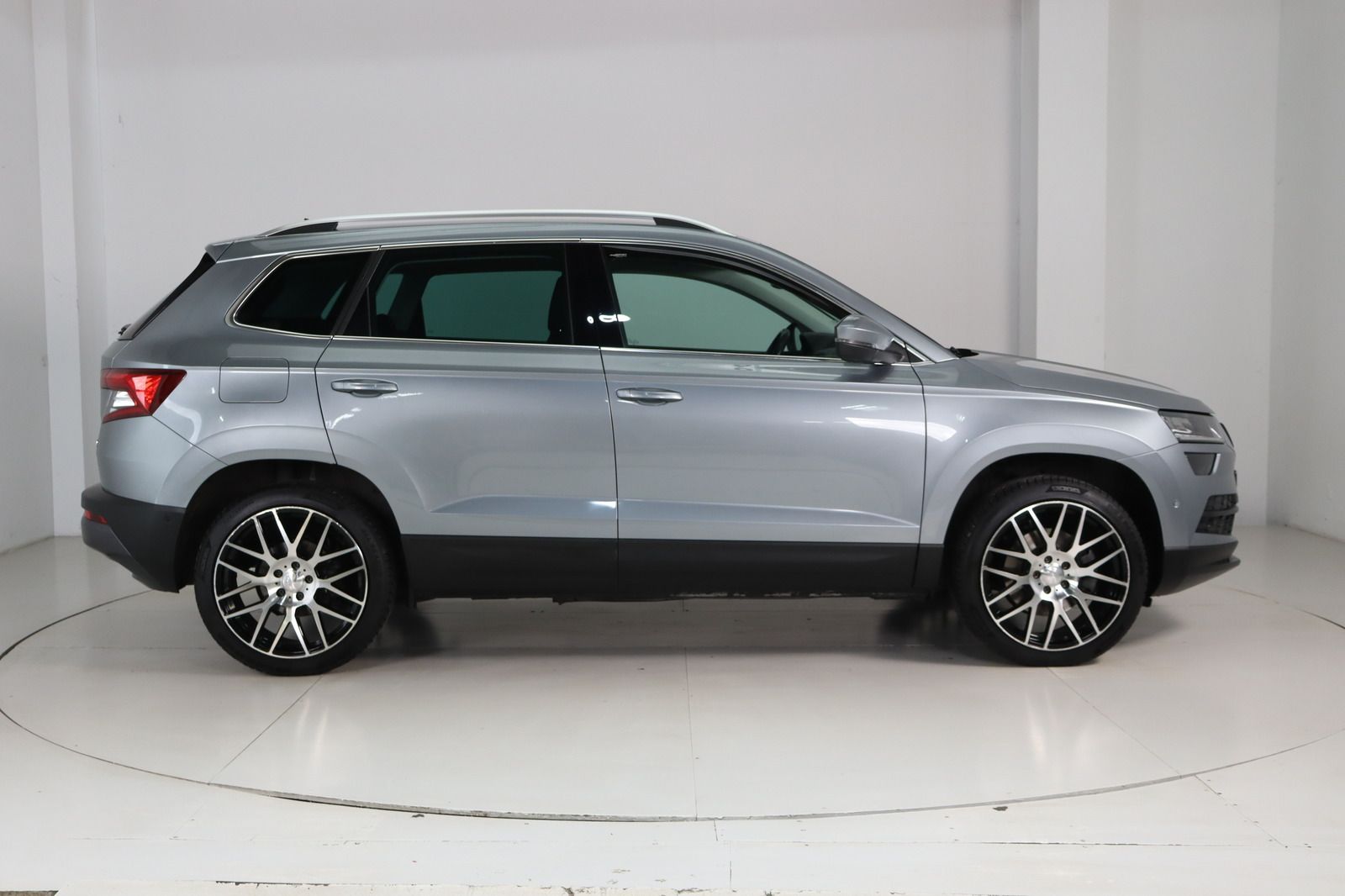 Fahrzeugabbildung SKODA Karoq 4x4 Memory * Navi * DSG * LED * AHK