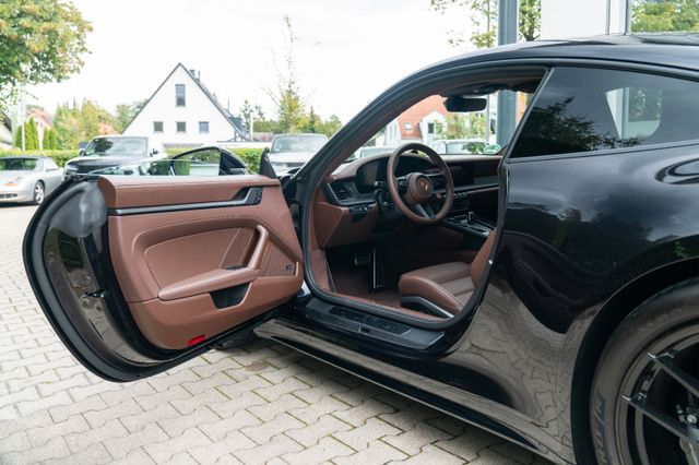 Porsche 992.2 Carrera 4 GTS / COUPE / 18 WEGE / LED Porsche 992.2 Carrera 4 GTS / COUPE / 18 WEGE / LED