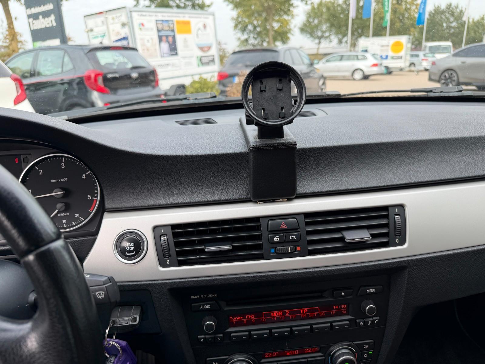 BMW 320 2009 — photo 16