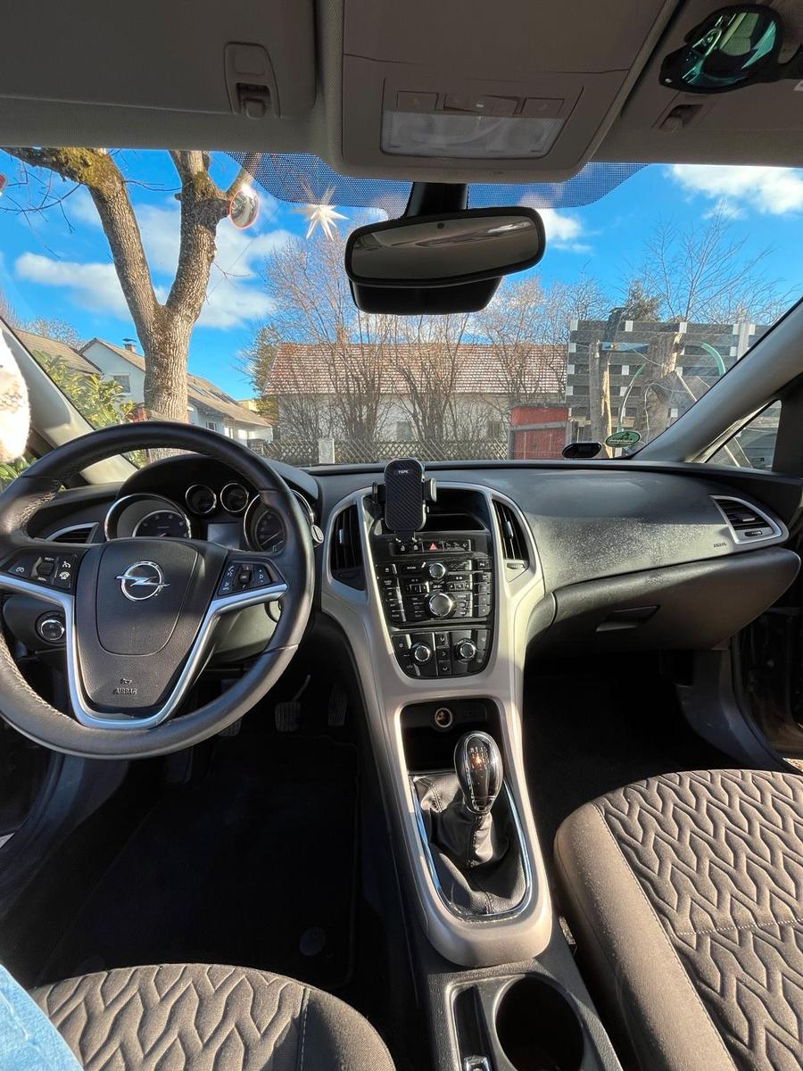 Opel Astra 2013 — photo 10