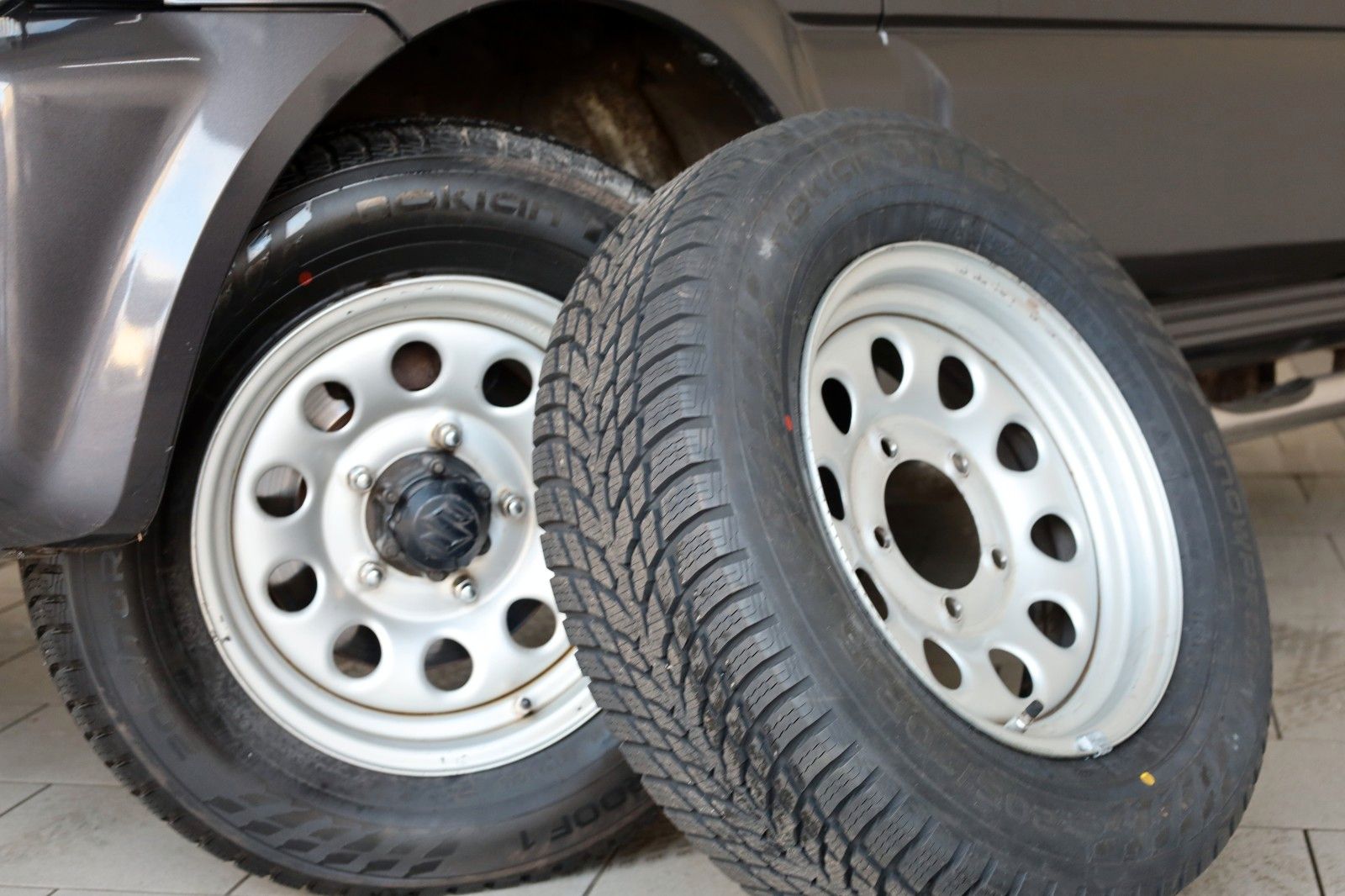 Fahrzeugabbildung Suzuki Jimny Club Modellpflege, 8 fach bereift,AHK