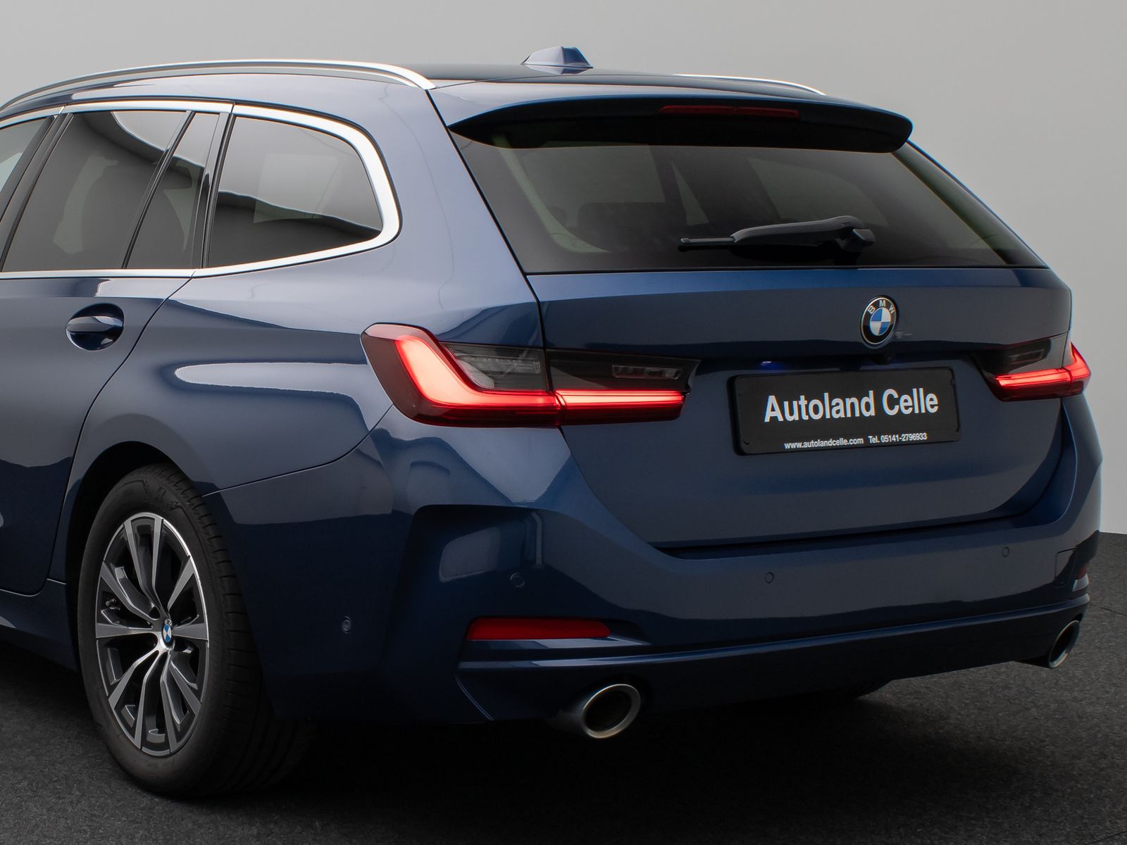 Fahrzeugabbildung BMW 320i Kamera HUD DAB H/K ACC Komfort Alarm Sport