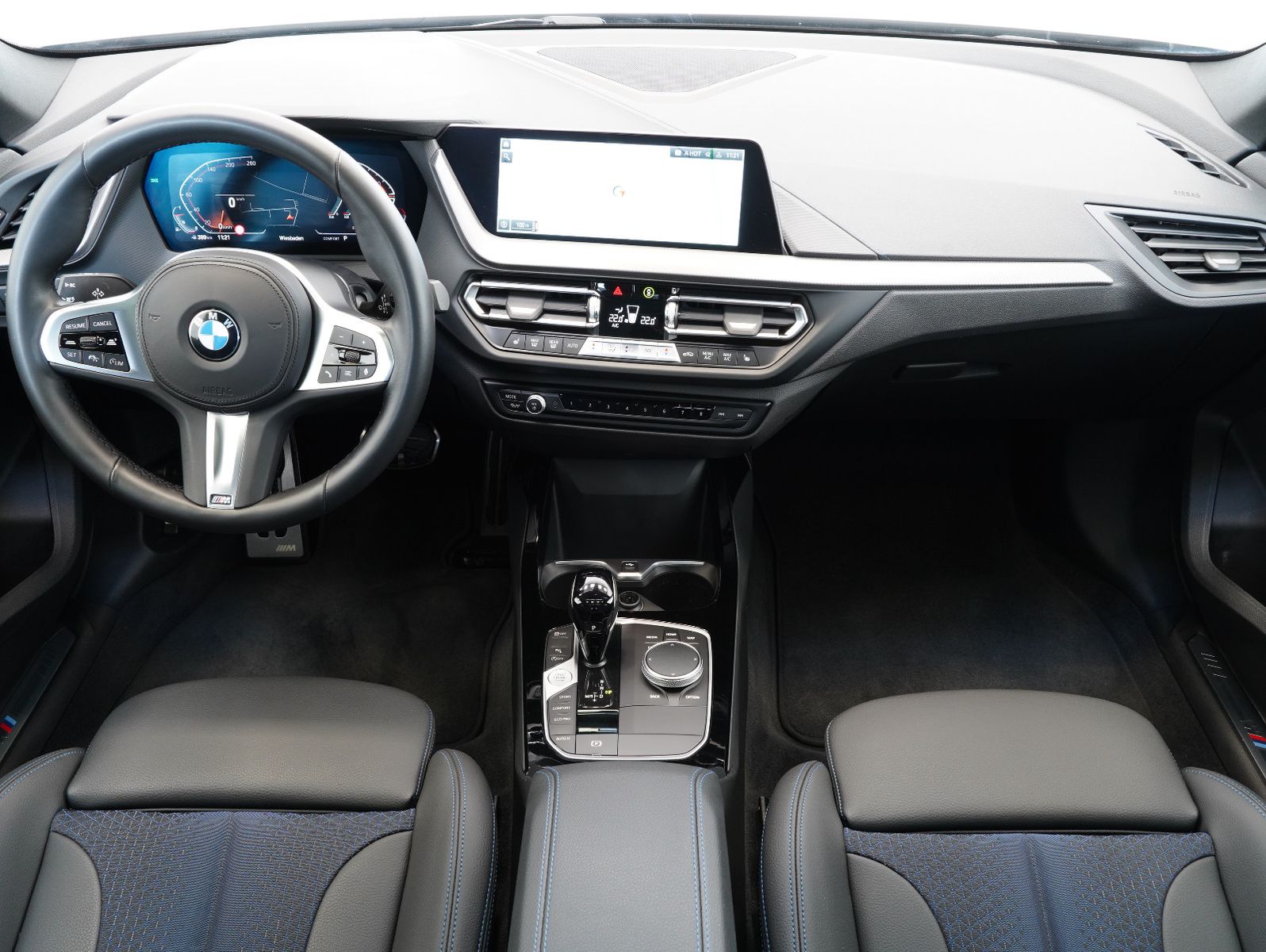 Fahrzeugabbildung BMW 218 i Gran Coupé M Sport PANORAMA