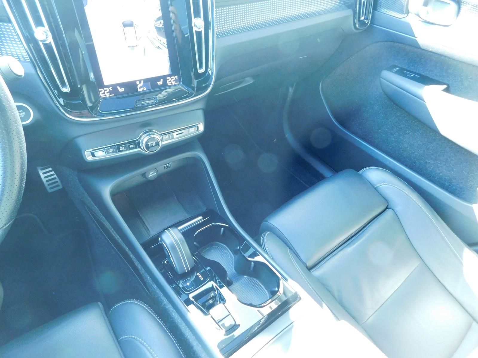 Fahrzeugabbildung Volvo XC40 B5 AWD R-Design