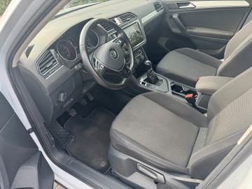 Volkswagen Tiguan - 8