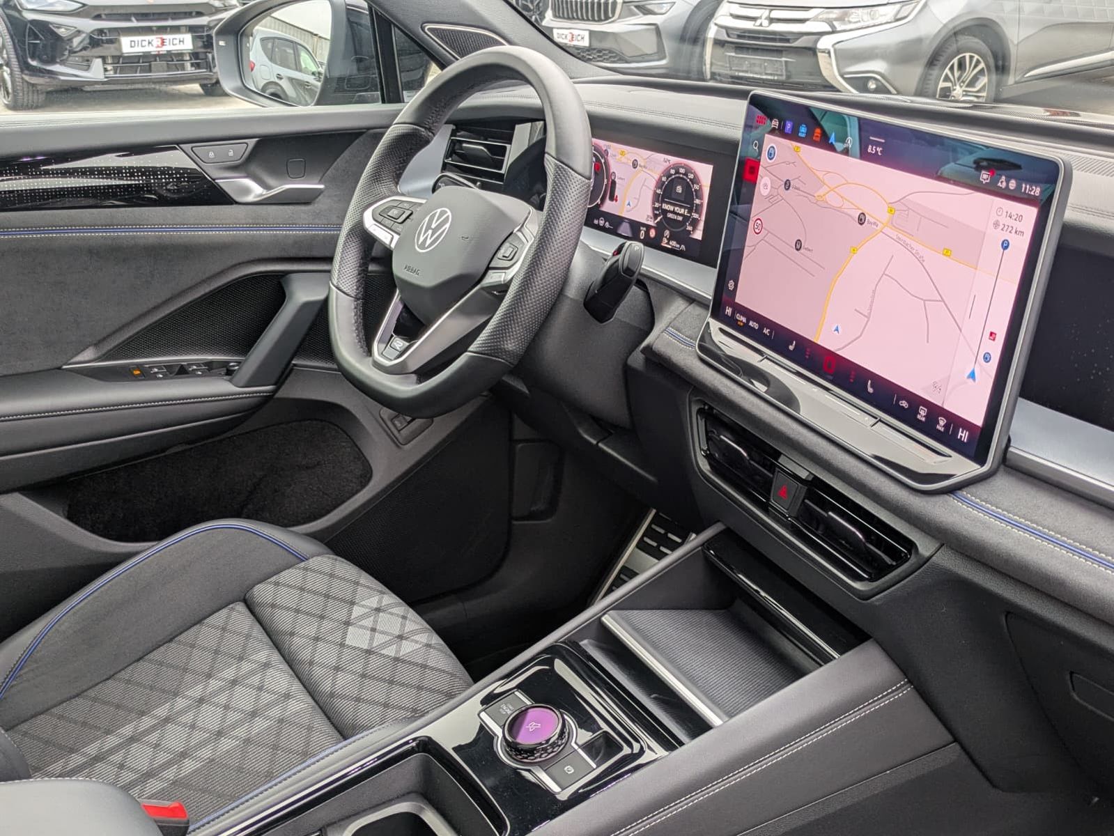 Fahrzeugabbildung Volkswagen Tayron 2.0 TDI 4M R-Line 7Si*MATRIX*AHK*PANO*HUD