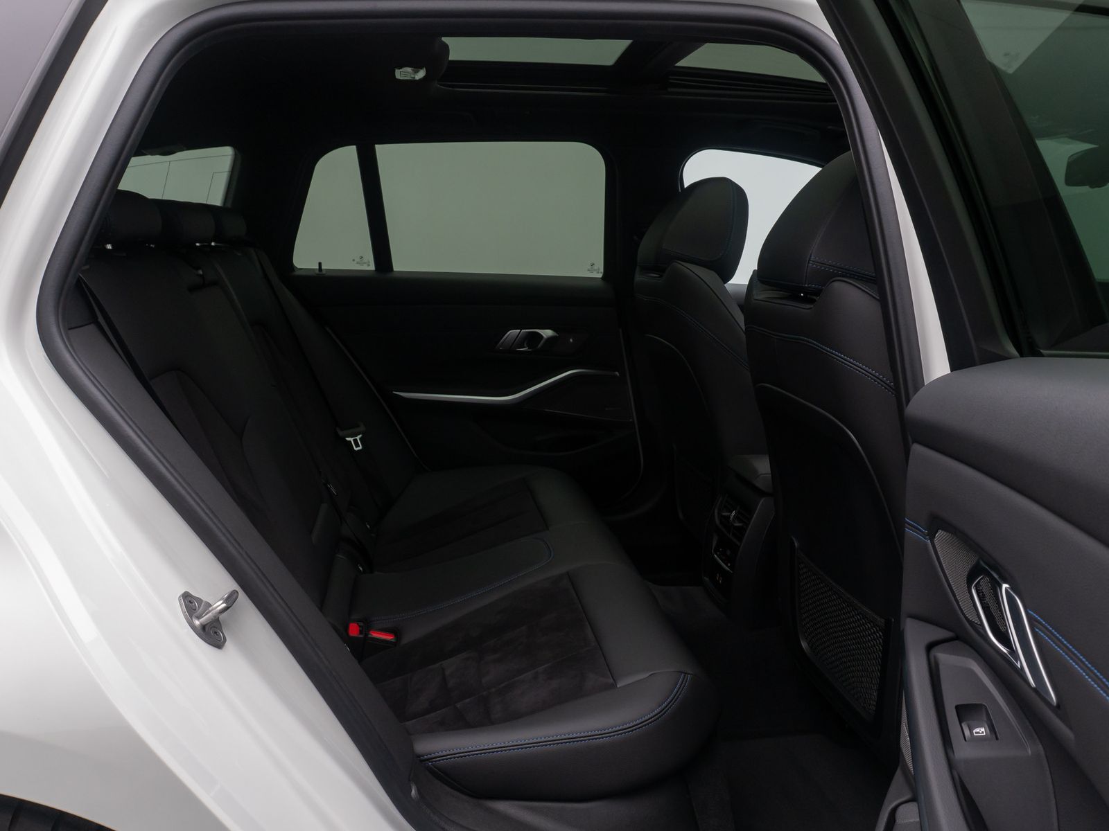 Fahrzeugabbildung BMW 320d M Sport DAB Kamera Alarm AHK Panorama 19"