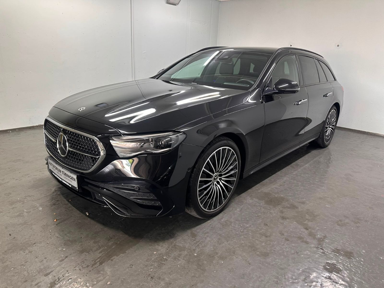 Fahrzeugabbildung Mercedes-Benz E 220 d 4MATIC T *AMG-LINE ADVANCED*PANO*KEYGO*