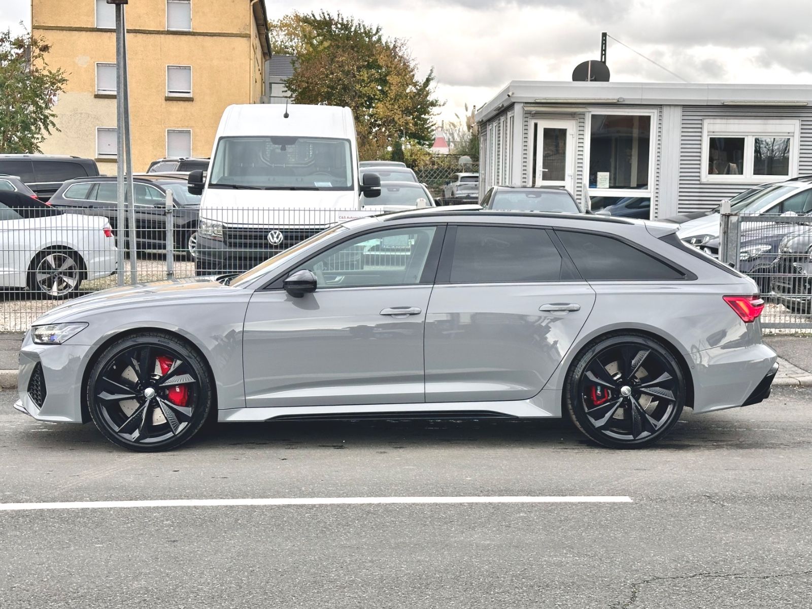 Fahrzeugabbildung Audi RS6 AVANT QUATTRO*PANO+VOLL+AHK*