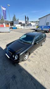 Mercedes-Benz Mercedes E320 T-Modell Obsidianschwarz - gebrauchte Mercedes-Benz E 320 aus dem Jahr 2000
