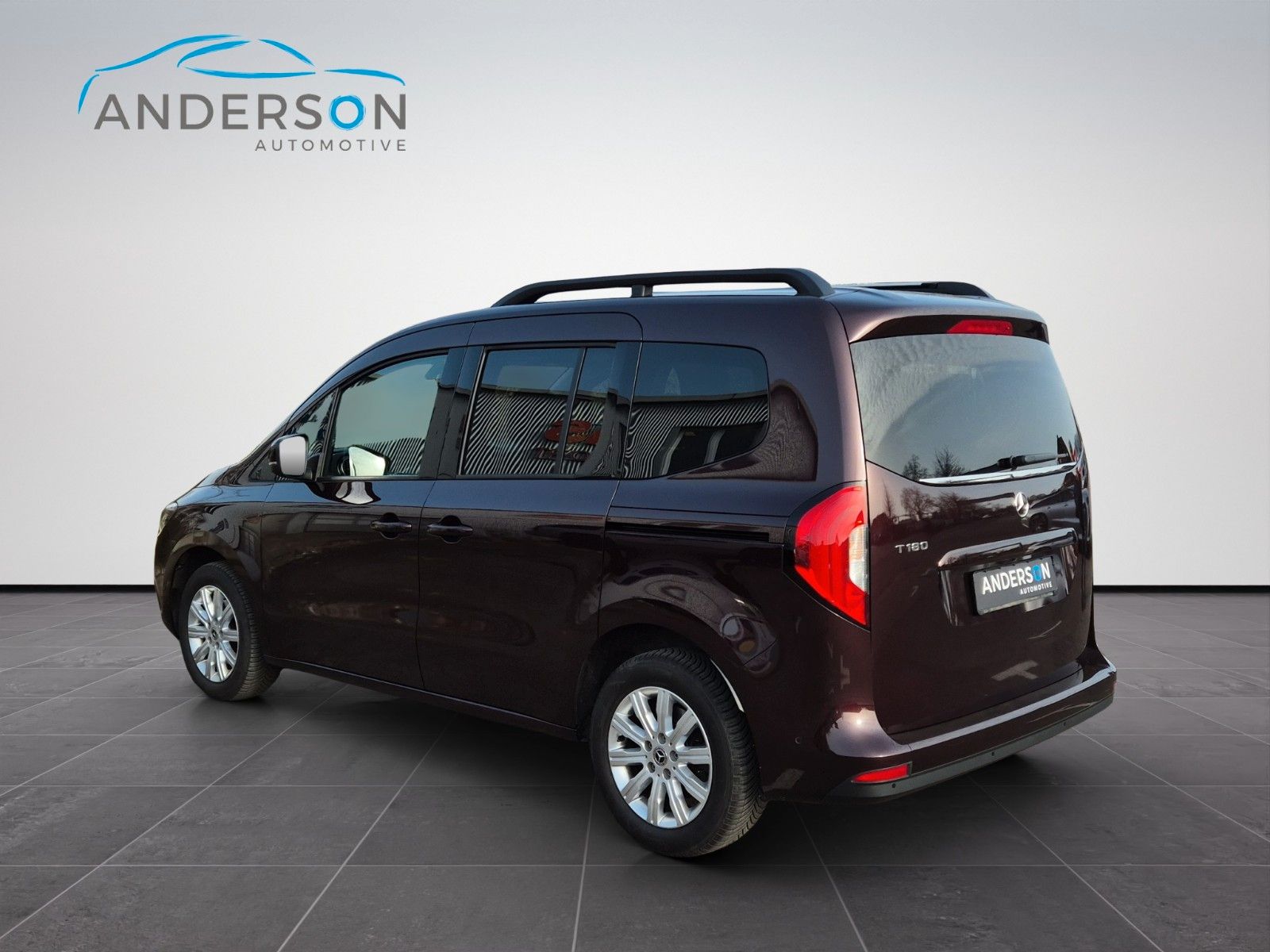 Fahrzeugabbildung Mercedes-Benz T-180 AUTOMATIK KAM LEDER NAVI LED ALLWETTER