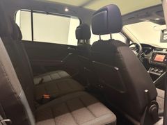 VW Touran 2.0TDI DSG R-Line NAVI Klimaautom LED