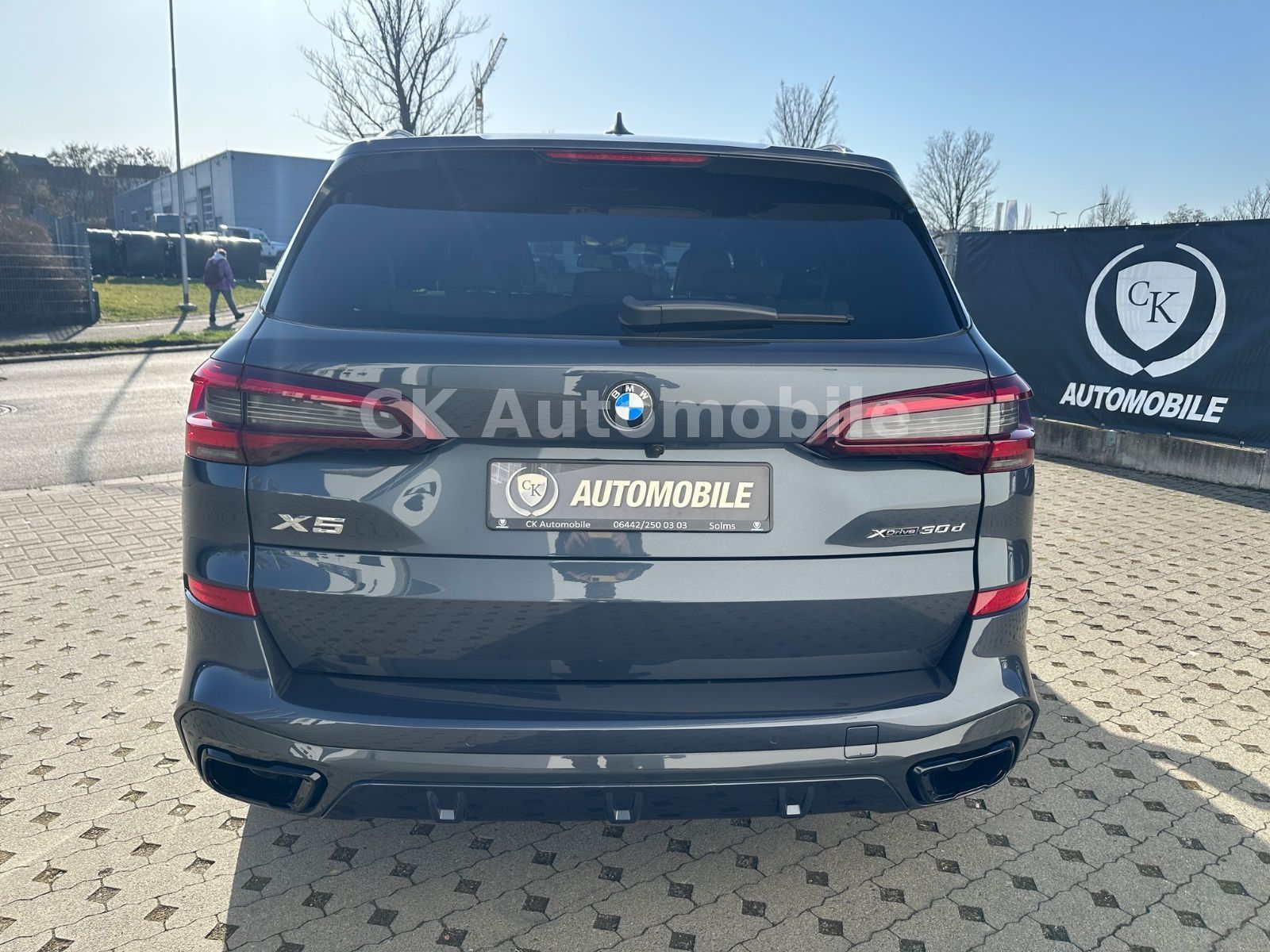 Fahrzeugabbildung BMW X5 xDrive 30d M-Sport/Navi/Head-Up/LED/22 Zoll