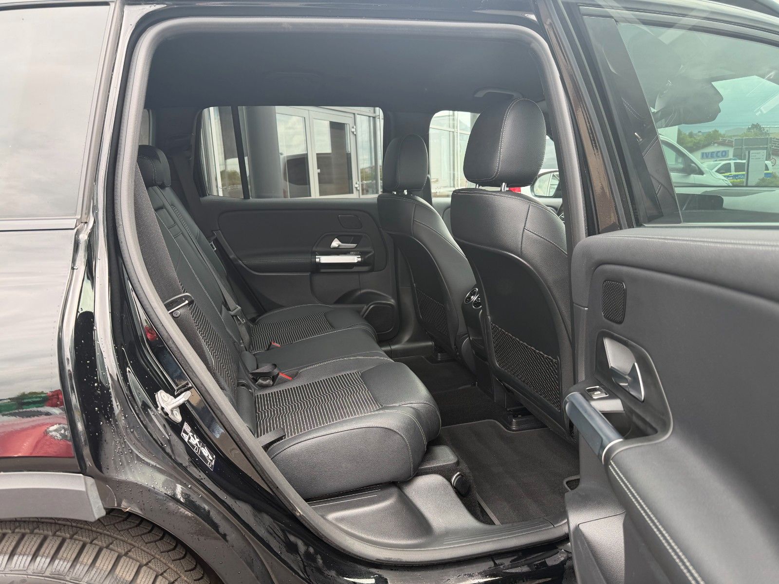 Fahrzeugabbildung Mercedes-Benz EQB 350 4M Progressive+Distr+Ambiente+RFK+MBUX