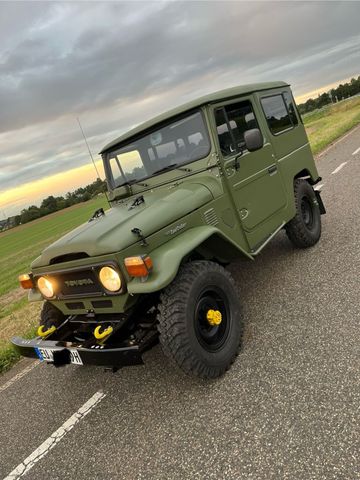 Toyota Land Cruiser BJ 40 Diesel Oldtimer ...